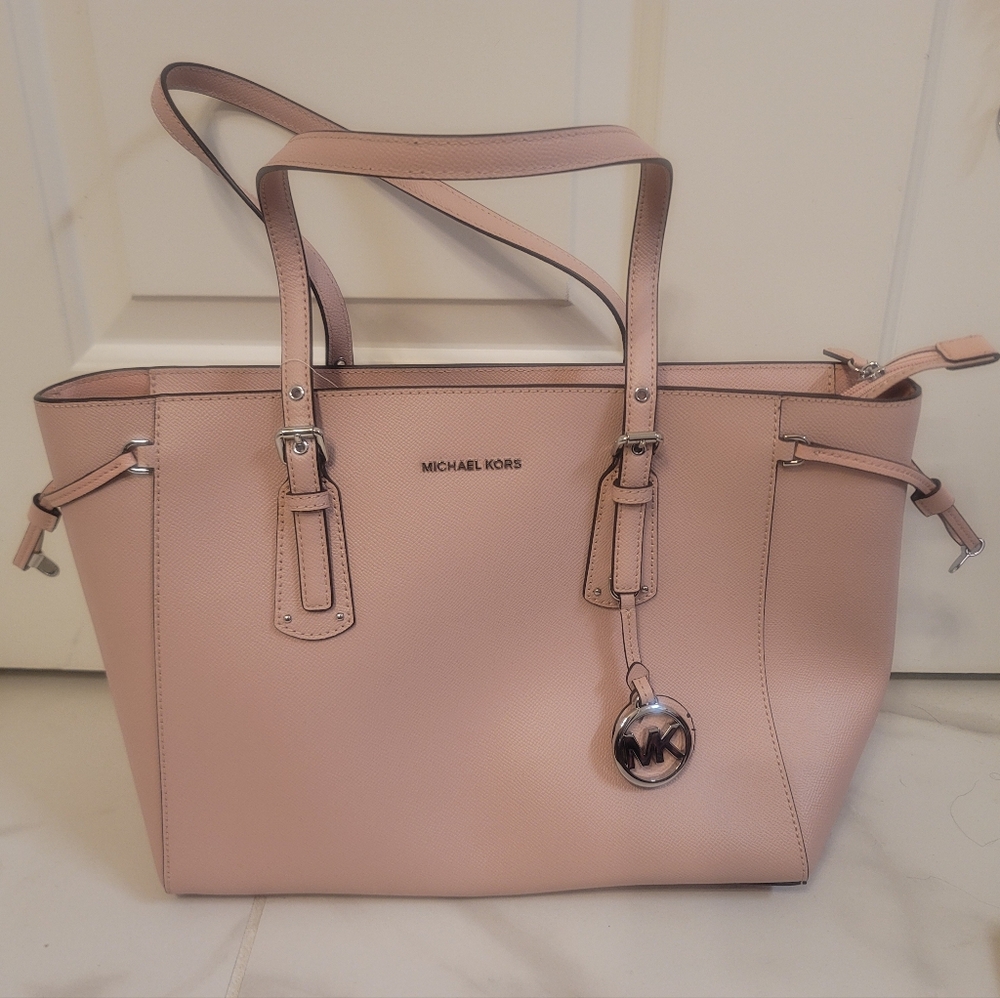Michael Kors Voyager tote